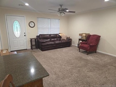 Great brick home located close to shopping, restaurants, schools - photo 6