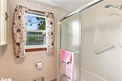 Welcome to this well-maintained 3-bedroom, 1-bath home in - photo 6