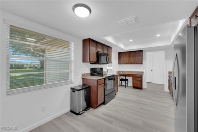 Experience comfortable Florida living in this beautifully - photo 10