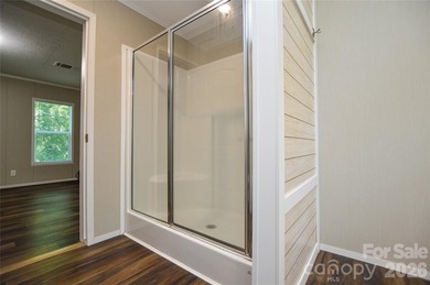 Welcome to your private retreat! Built in 2021, this 3-bedroom - photo 11