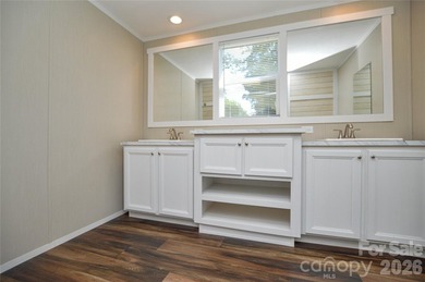 Welcome to your private retreat! Built in 2021, this 3-bedroom - photo 12