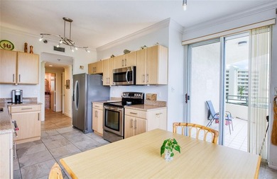 This spacious corner unit in Harbourside is move-in ready with - photo 4