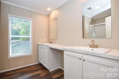 Welcome to your private retreat! Built in 2021, this 3-bedroom - photo 15