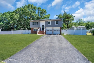 PRICED TO SELL! Welcome to this spacious 4-bedroom, 2.5-bath - photo 5