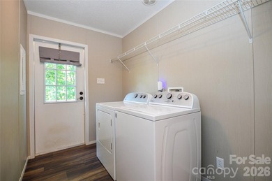 Welcome to your private retreat! Built in 2021, this 3-bedroom - photo 17