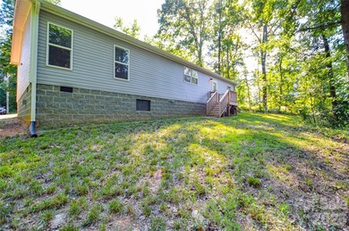 Welcome to your private retreat! Built in 2021, this 3-bedroom - photo 18