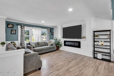 PRICED TO SELL! Welcome to this spacious 4-bedroom, 2.5-bath - photo 8