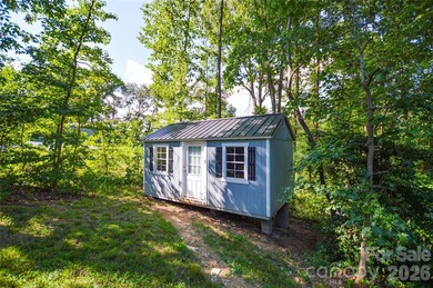 Welcome to your private retreat! Built in 2021, this 3-bedroom - photo 19