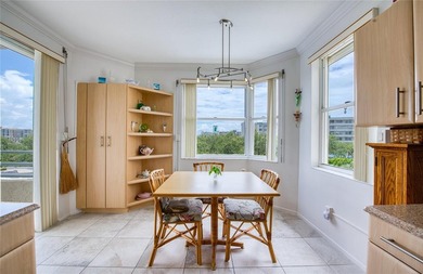 This spacious corner unit in Harbourside is move-in ready with - photo 9