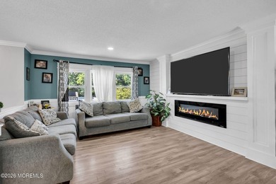 PRICED TO SELL! Welcome to this spacious 4-bedroom, 2.5-bath - photo 9