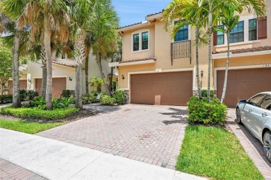Lake Townhome/Townhouse For Sale in Plantation, Florida