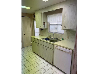 REDUCED PRICE! Situated on a generous corner lot in this 55+ - photo 4