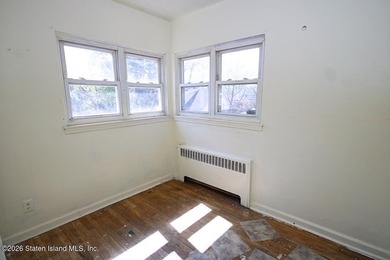LOCATED IN SUNNYSIDE S.I. THIS IS A ONE FAMILY SEMI-ATTACHED - photo 11