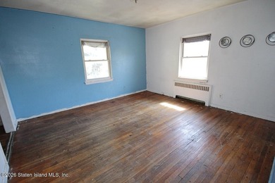 LOCATED IN SUNNYSIDE S.I. THIS IS A ONE FAMILY SEMI-ATTACHED - photo 12
