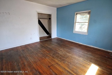 LOCATED IN SUNNYSIDE S.I. THIS IS A ONE FAMILY SEMI-ATTACHED - photo 13