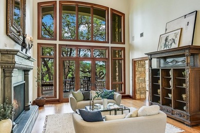 A newly rennovated sanctuary w/iconic views spanning across 3.04 - photo 14