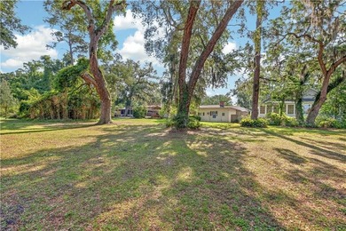 Located in the heart of St. Simons Island's highly sought-after - photo 15