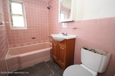 LOCATED IN SUNNYSIDE S.I. THIS IS A ONE FAMILY SEMI-ATTACHED - photo 15