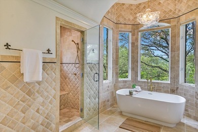 A newly rennovated sanctuary w/iconic views spanning across 3.04 - photo 17