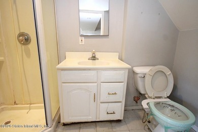 LOCATED IN SUNNYSIDE S.I. THIS IS A ONE FAMILY SEMI-ATTACHED - photo 18