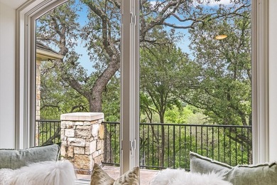A newly rennovated sanctuary w/iconic views spanning across 3.04 - photo 21