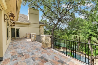 A newly rennovated sanctuary w/iconic views spanning across 3.04 - photo 36