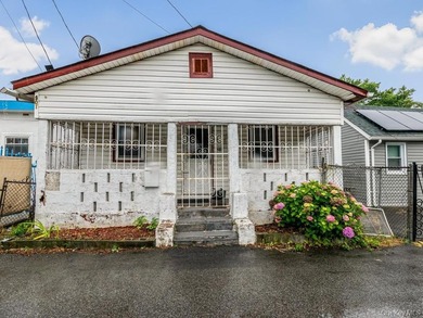 Great Opportunity! Welcome to 901 Harding Park. This Gem of a - photo 1