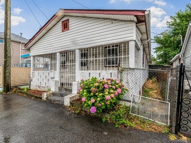 Great Opportunity! Welcome to 901 Harding Park. This Gem of a - photo 3