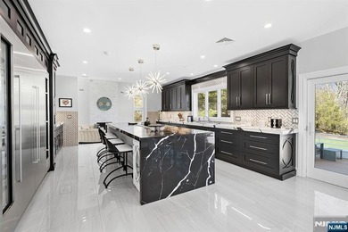 Wake up each day to breathtaking lakefront views in this - photo 14