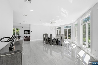 Wake up each day to breathtaking lakefront views in this - photo 15