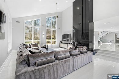 Wake up each day to breathtaking lakefront views in this - photo 17