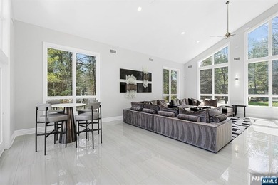 Wake up each day to breathtaking lakefront views in this - photo 19