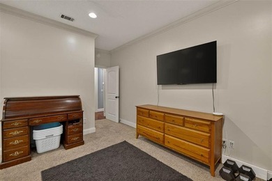 Back on the market - no fault of the house or Sellers - Spacious - photo 24