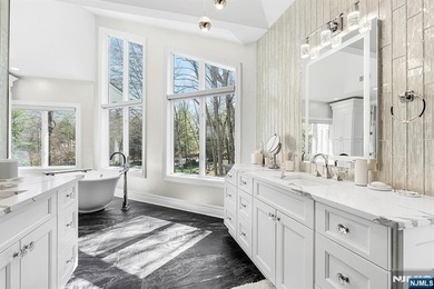 Wake up each day to breathtaking lakefront views in this - photo 25