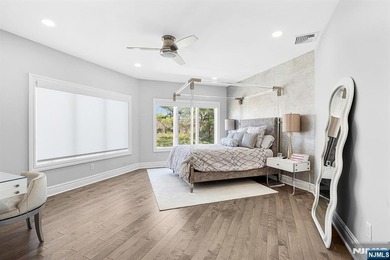 Wake up each day to breathtaking lakefront views in this - photo 27