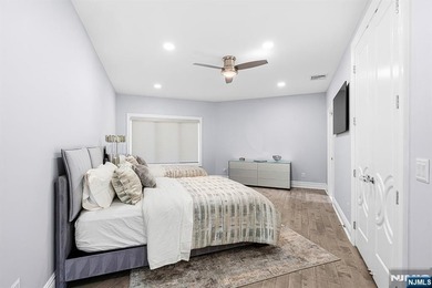 Wake up each day to breathtaking lakefront views in this - photo 28