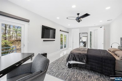 Wake up each day to breathtaking lakefront views in this - photo 29