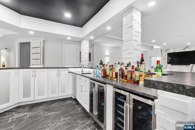 Wake up each day to breathtaking lakefront views in this - photo 37