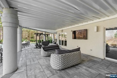 Wake up each day to breathtaking lakefront views in this - photo 39