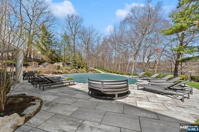 Wake up each day to breathtaking lakefront views in this - photo 42