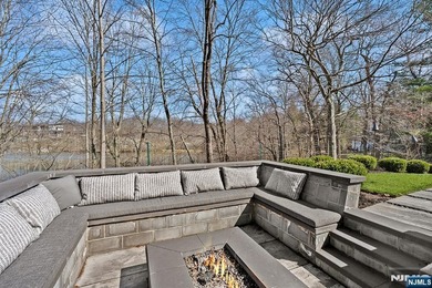 Wake up each day to breathtaking lakefront views in this - photo 43