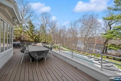Wake up each day to breathtaking lakefront views in this - photo 44