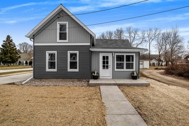 Lake Home For Sale in Prairie Du Sac, Wisconsin