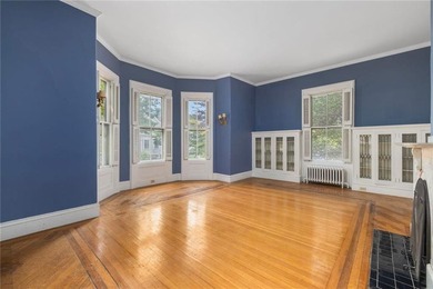 The George M. Hazard House is a substantial three-story - photo 5