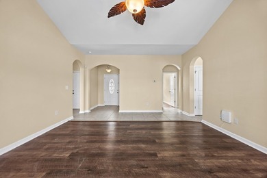 This lovely waterview 3BR / 2BA 2 car garage all Brick home in - photo 10