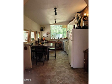 Beautiful 1920 farmhouse and acreage just waiting for your - photo 18