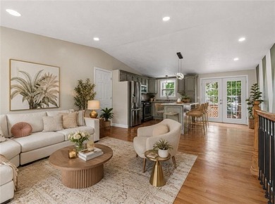 Stunning single-family home located in the desirable Oakland - photo 2