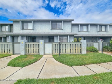Lake Condo For Sale in Ormond Beach, Florida