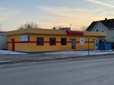 Prime commercial building for sale - busiest corner in town - photo 1