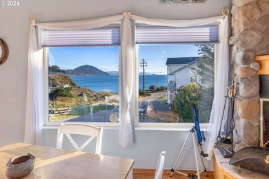 Panoramic, southern ocean views on west coast with cute - photo 3